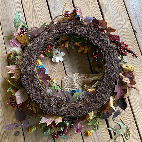 Fall wreath. 18 inch base grapevine wreath with fall leaves flowers and bow. - Picture 5 of 9